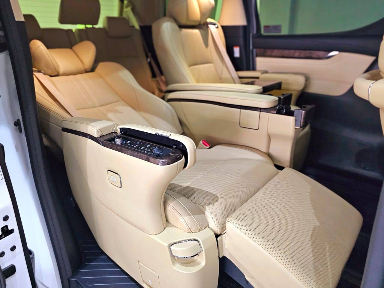 Toyota alphard Executive Lounge 豪華車(普通話司機)*北海道*(綠牌-合法營運車輛)