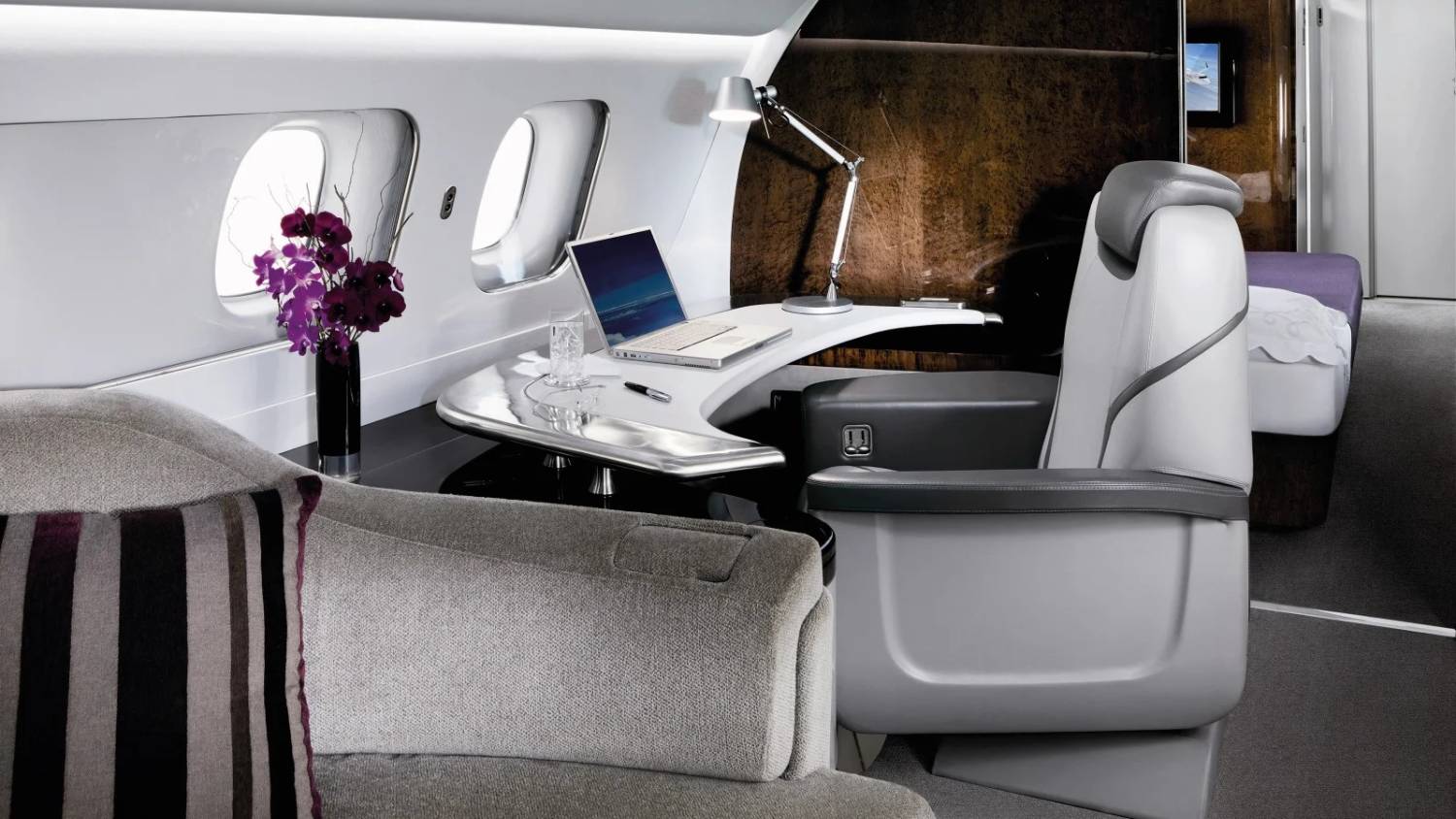 EMBRAER LINEAGE 1000