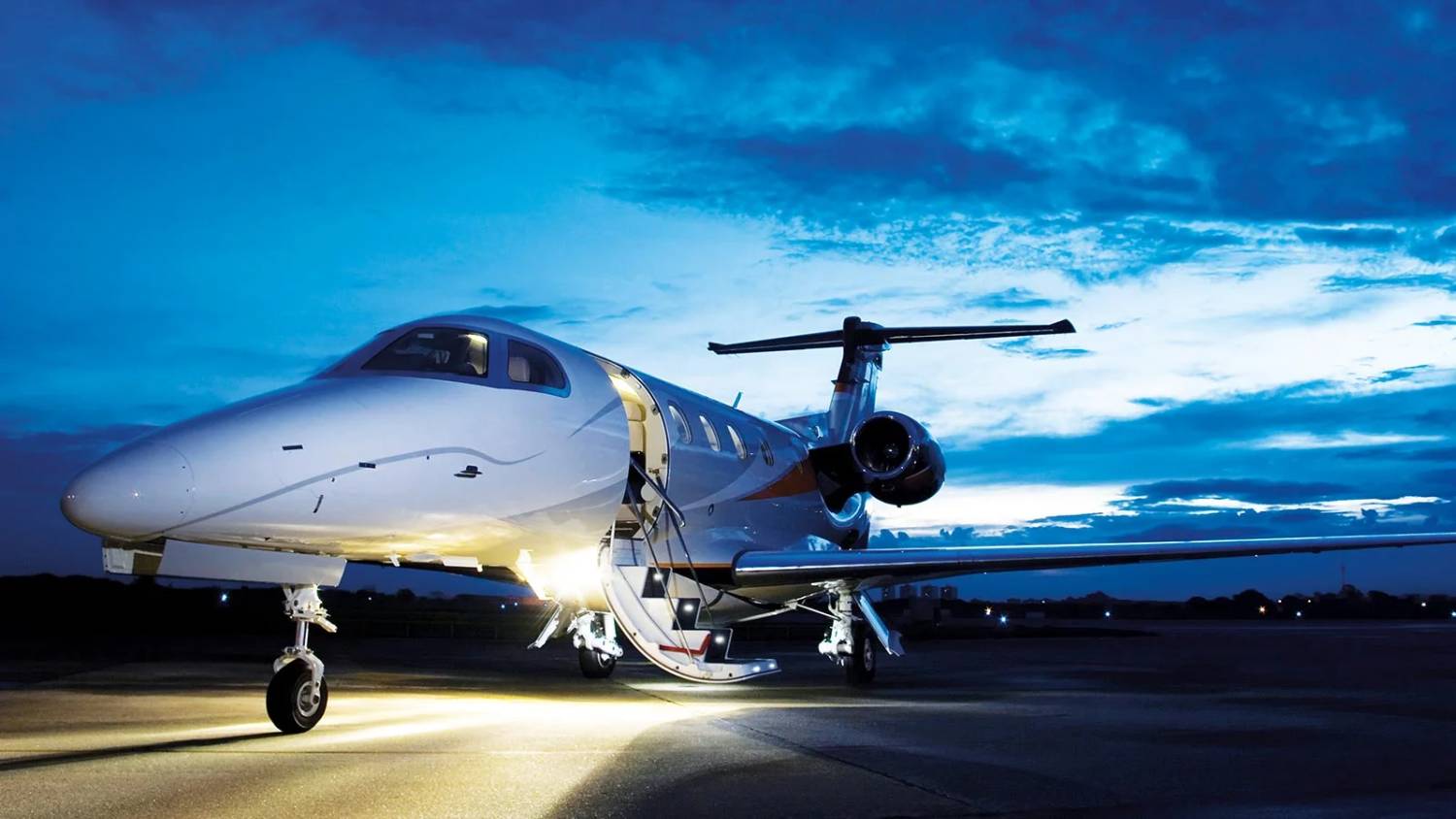 EMBRAER PHENOM 300