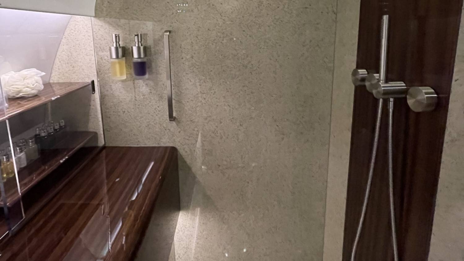 EMBRAER LINEAGE 1000