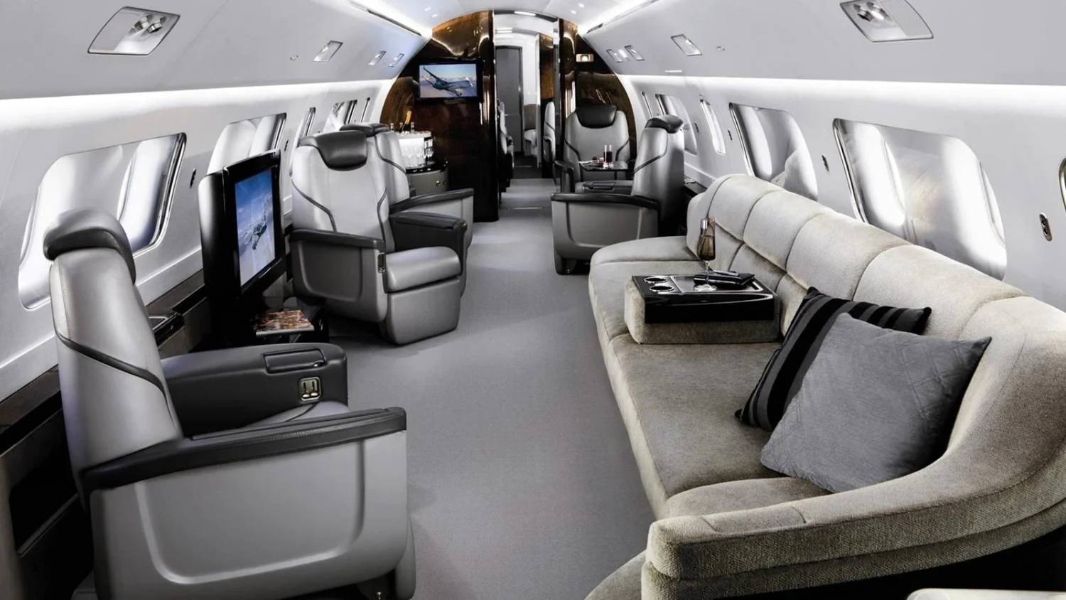 EMBRAER LINEAGE 1000