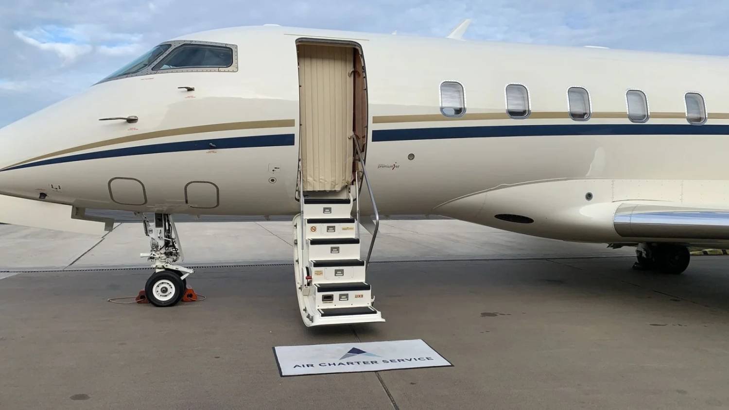 BOMBARDIER CHALLENGER 300